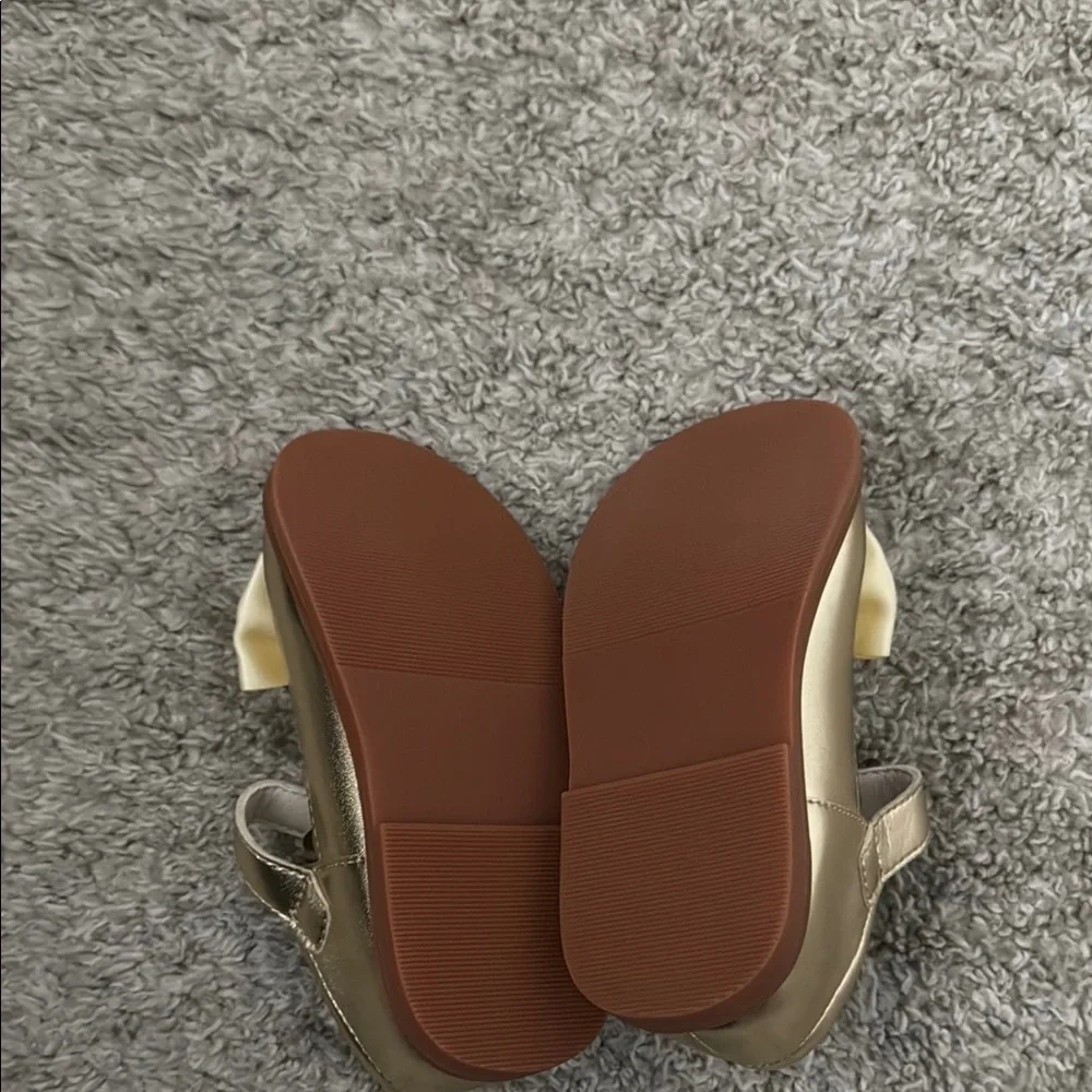 Gold Toddler Girl Dress Shoes with Bow​